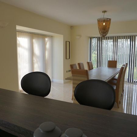 Hunter Lodges By Celtic Manor Нюпорт Екстериор снимка