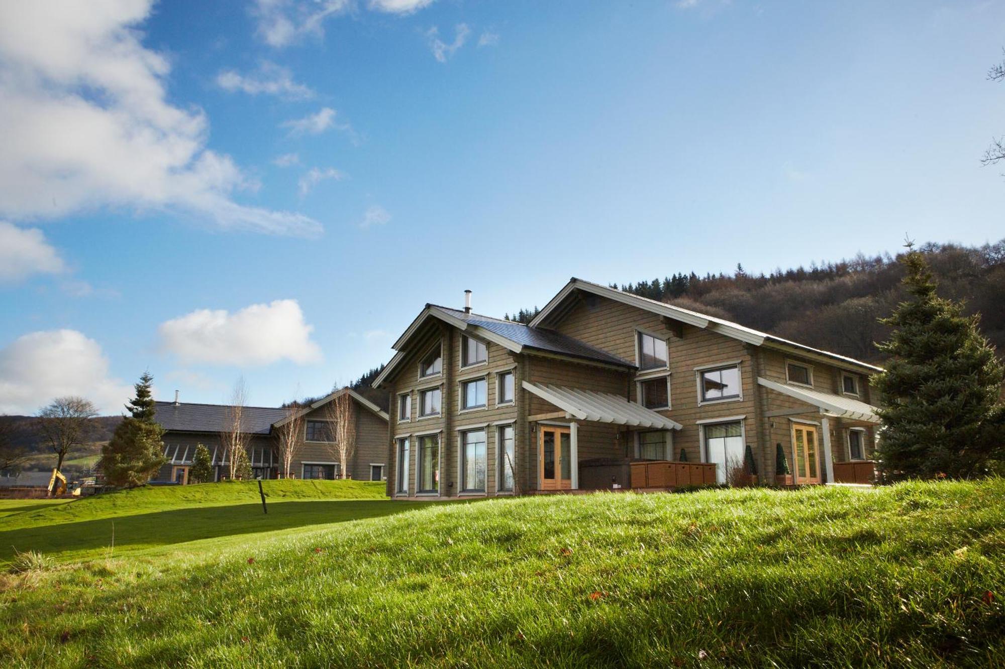 Hunter Lodges By Celtic Manor Нюпорт Екстериор снимка