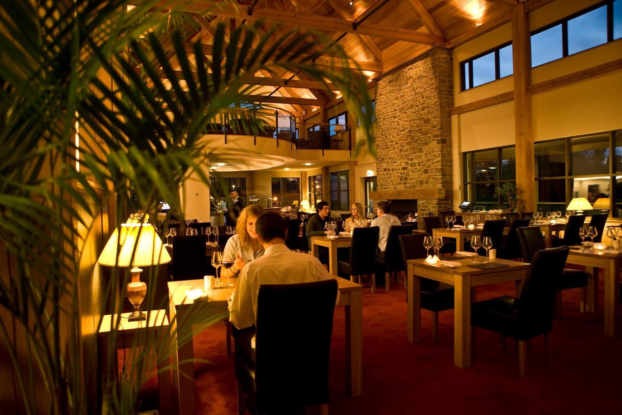 Hunter Lodges By Celtic Manor Нюпорт Екстериор снимка