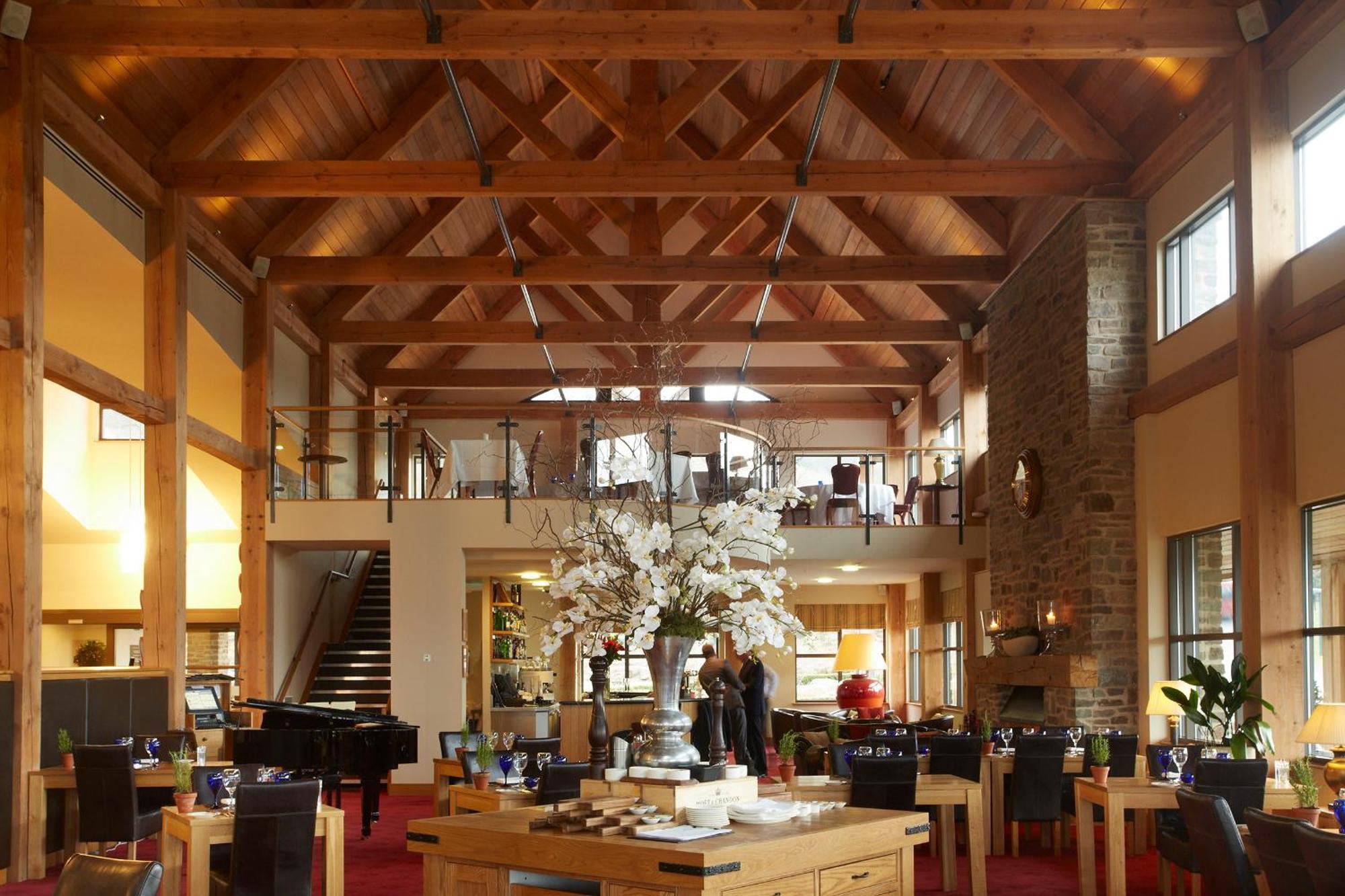 Hunter Lodges By Celtic Manor Нюпорт Екстериор снимка