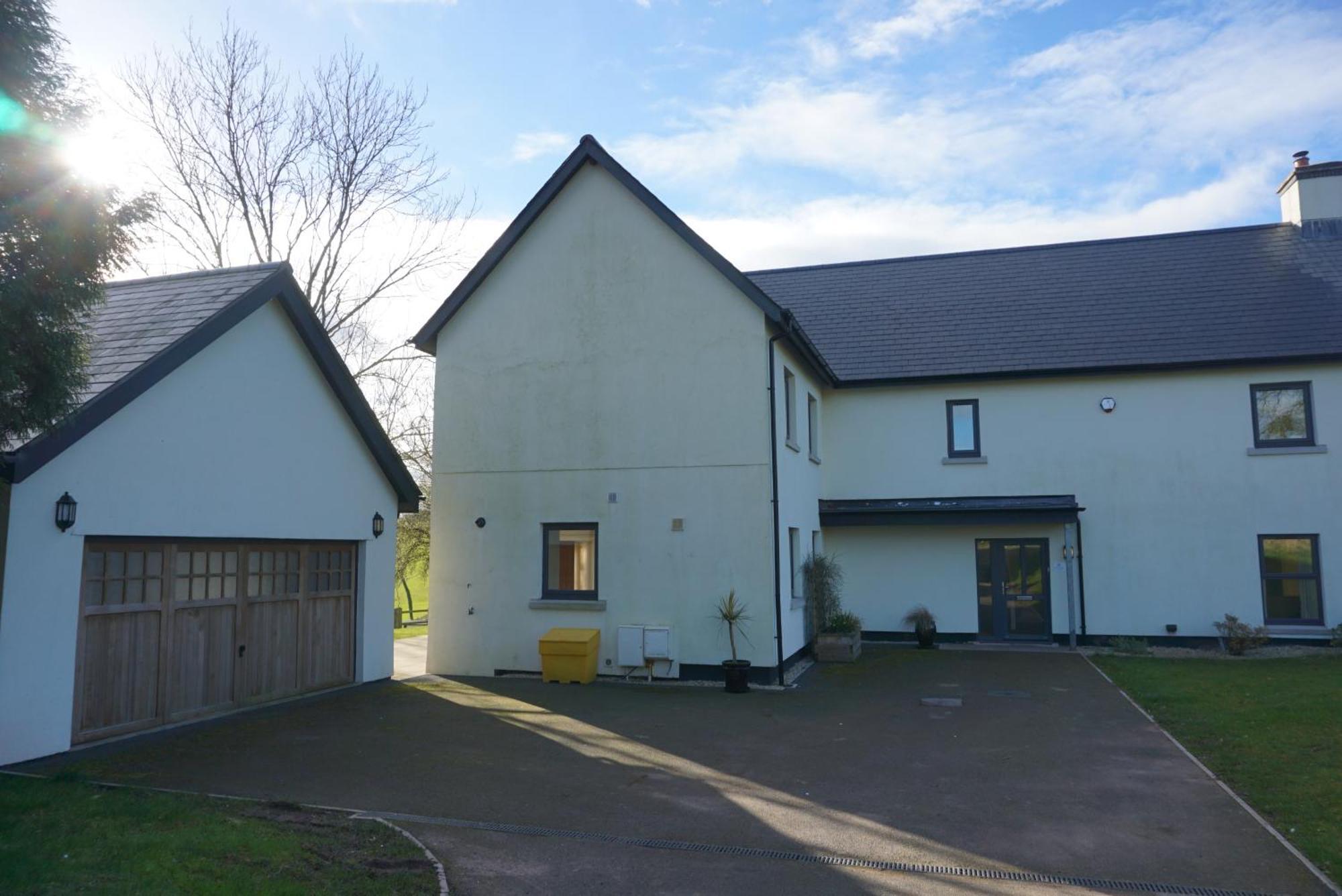 Hunter Lodges By Celtic Manor Нюпорт Екстериор снимка