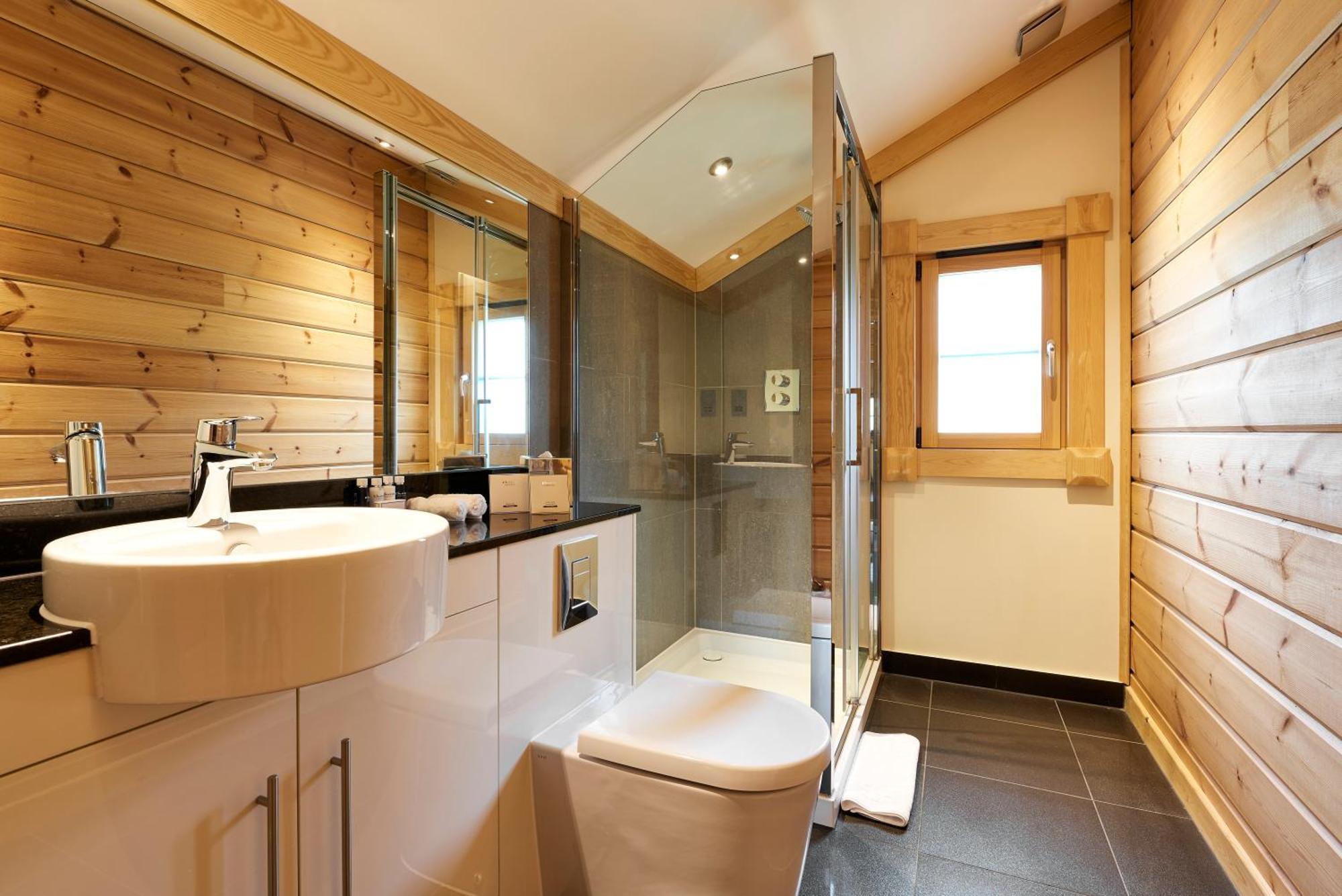 Hunter Lodges By Celtic Manor Нюпорт Екстериор снимка
