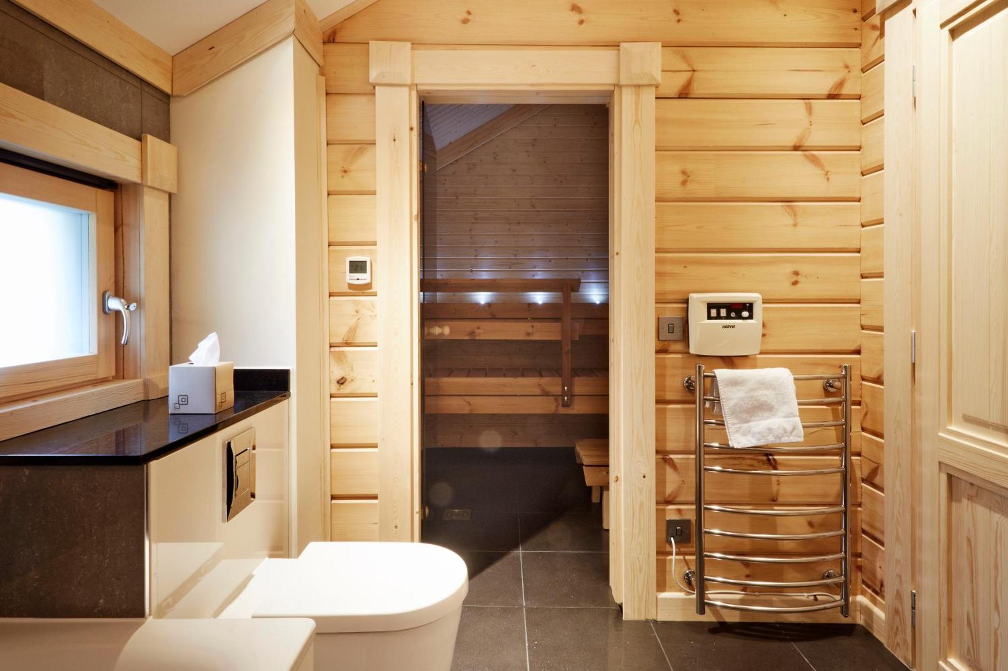 Hunter Lodges By Celtic Manor Нюпорт Екстериор снимка